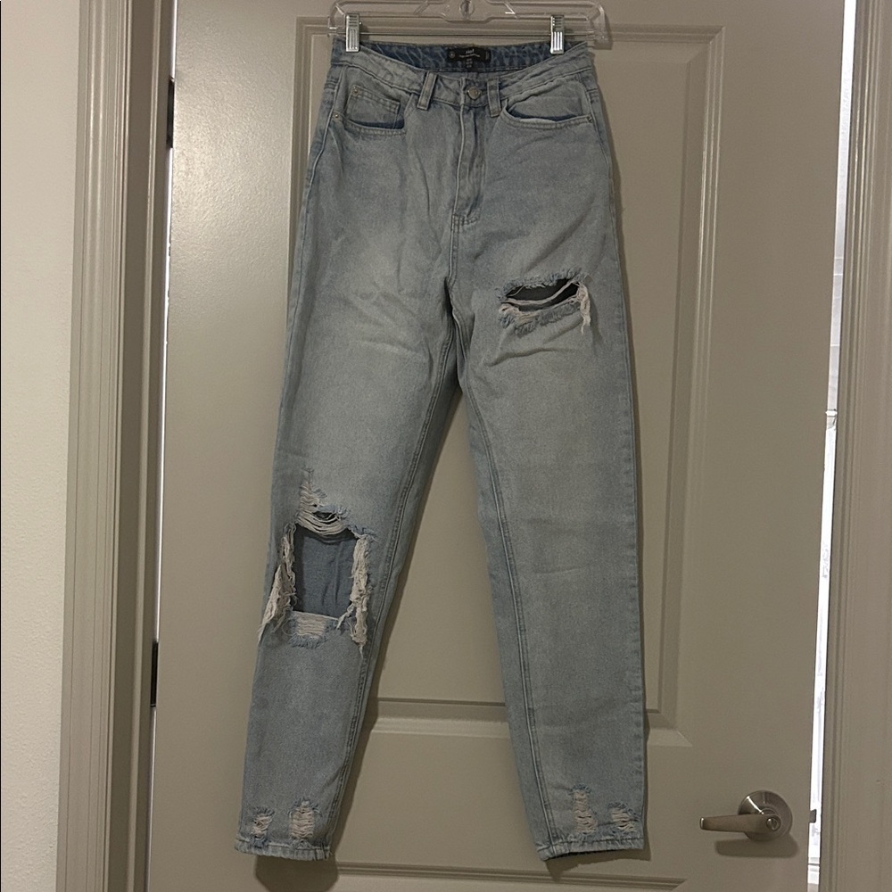 Missguided Distressed Light Wash High Rise Mom Jeans Size 4L